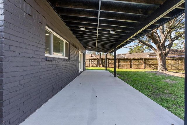 412 Cottonwood Drive, Friendswood, TX 77546