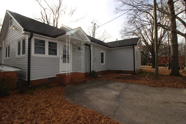 212 N Main Street, Holly Springs, NC 27540