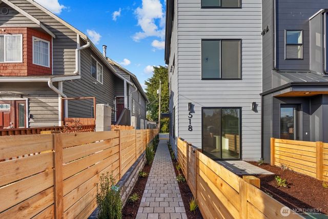 518 N 102nd Street, Seattle, WA 98133