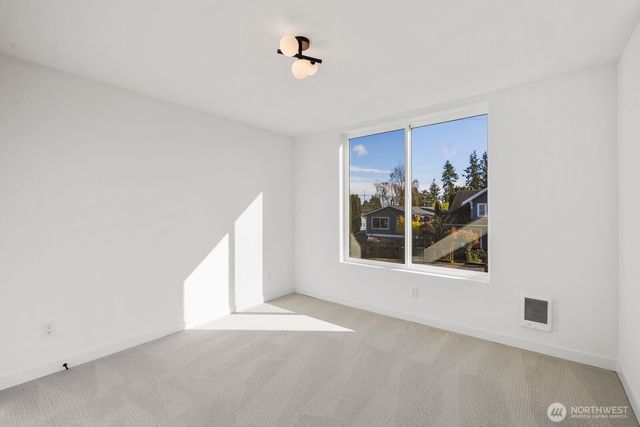 518 N 102nd Street, Seattle, WA 98133