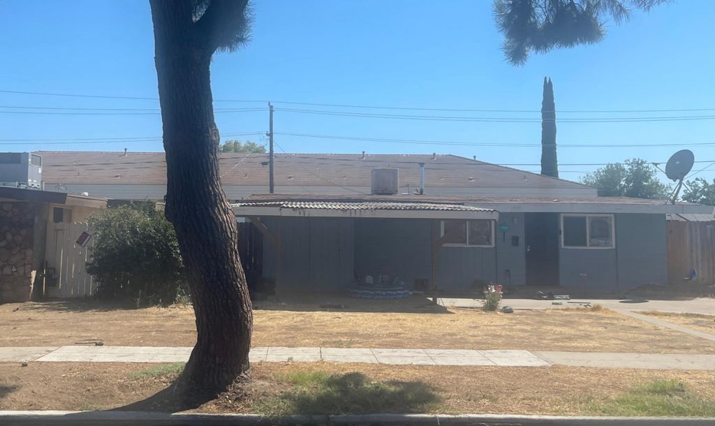 Image 1 of property listing at 2326 E Hampton Way, Fresno, CA 93726