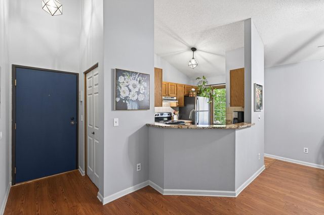 1063 Duckwood Drive 207, Eagan, MN 55123