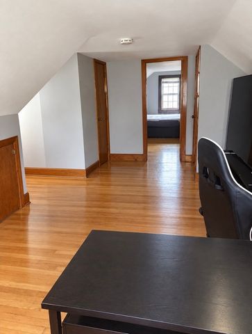 223 East St, Springfield, MA 01104