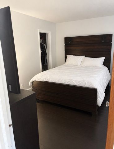 223 East St, Springfield, MA 01104