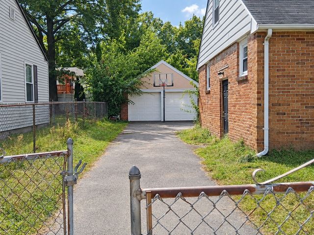 223 East St, Springfield, MA 01104