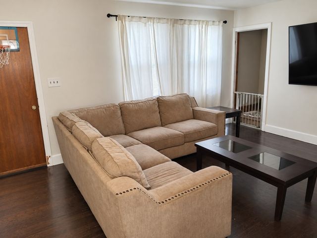 223 East St, Springfield, MA 01104