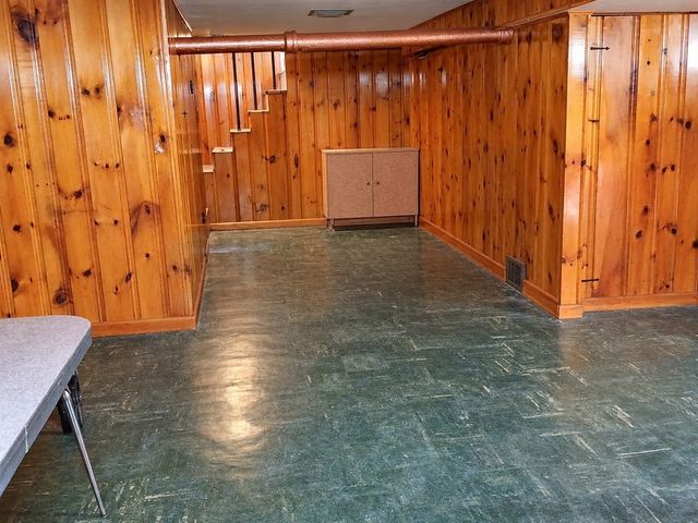 223 East St, Springfield, MA 01104