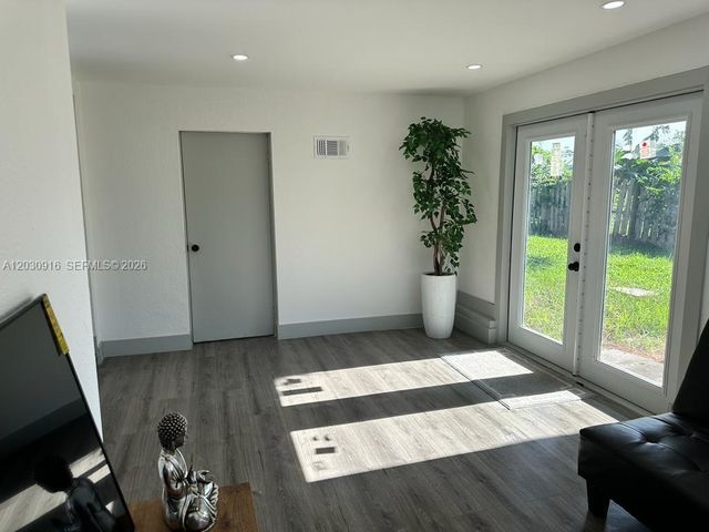 1029 SW 1st Ave, Pompano Beach, FL 33060