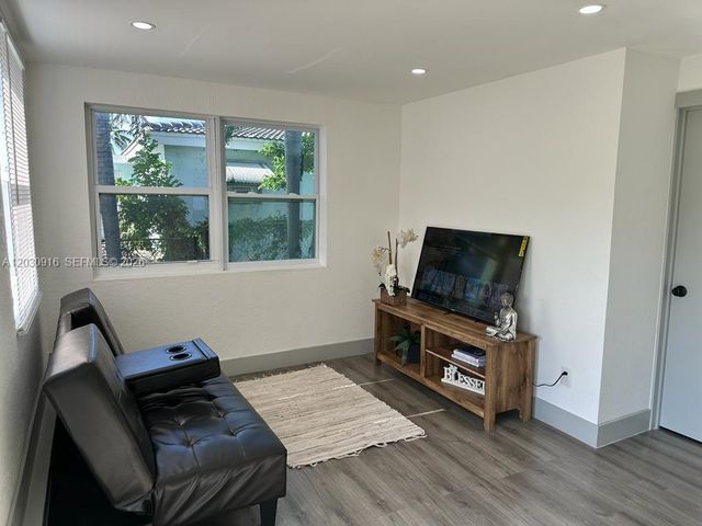 1029 SW 1st Ave, Pompano Beach, FL 33060