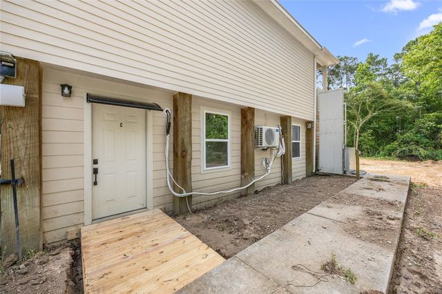 28096 Seven Sisters Road C, New Caney, TX 77357