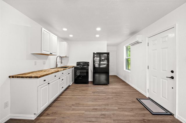 28096 Seven Sisters Road C, New Caney, TX 77357