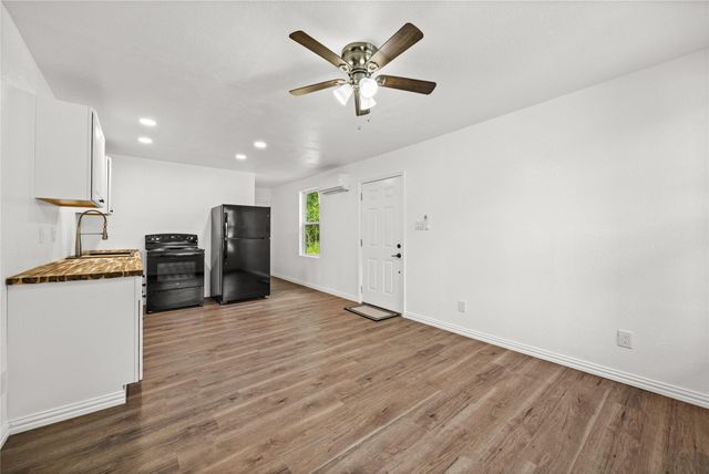 28096 Seven Sisters Road C, New Caney, TX 77357