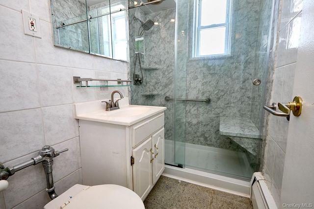 60 Hempstead Avenue 3P, Lynbrook, NY 11563