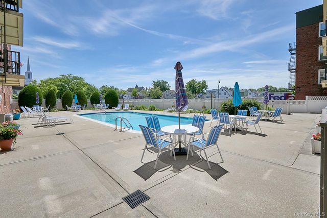 60 Hempstead Avenue 3P, Lynbrook, NY 11563