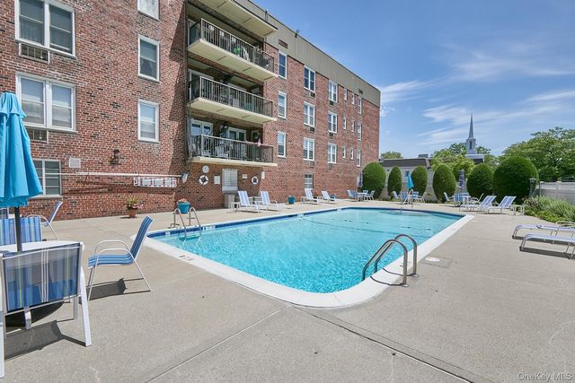 60 Hempstead Avenue 3P, Lynbrook, NY 11563
