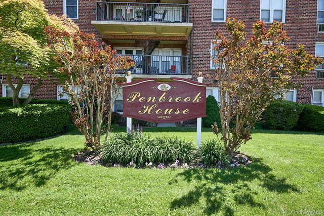 60 Hempstead Avenue 3P, Lynbrook, NY 11563