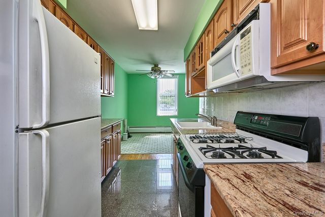 60 Hempstead Avenue 3P, Lynbrook, NY 11563