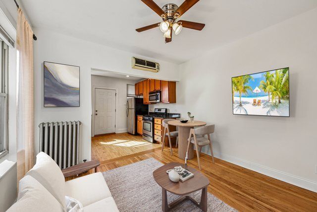 3257 W Olive Avenue 3, Chicago, IL 60659