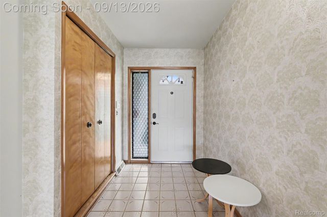 17491 Woodside Street, Livonia, MI 48152