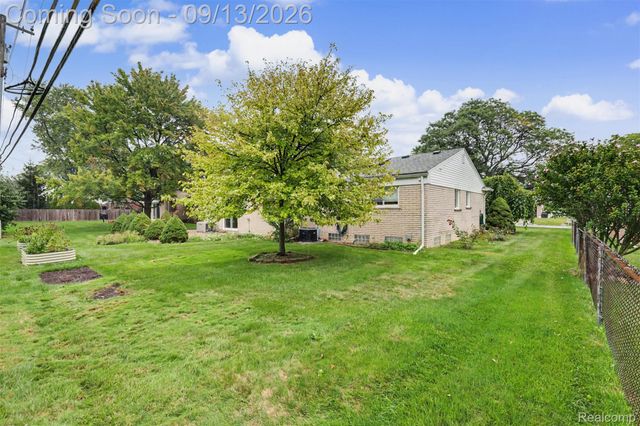 17491 Woodside Street, Livonia, MI 48152