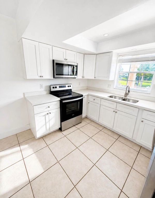 1017 NW 30TH Court 5, Wilton Manors, FL 33311