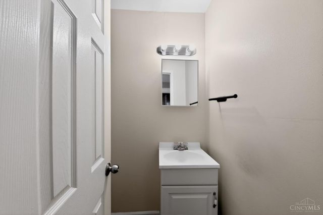 3830 Iberis Avenue, Cincinnati, OH 45213