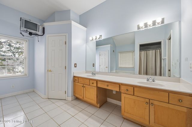 3718 Hunters Ridge Dr, Prospect, KY 40059