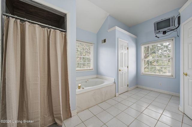 3718 Hunters Ridge Dr, Prospect, KY 40059