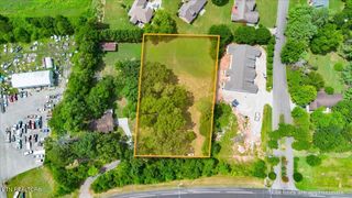 2025 N Charles G Seivers Blvd, Clinton, TN 37716