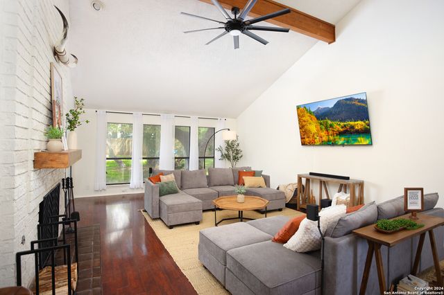 4423 Black Walnut Woods, San Antonio, TX 78249