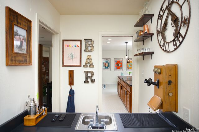 4423 Black Walnut Woods, San Antonio, TX 78249