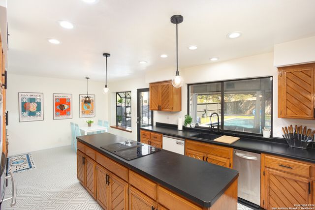 4423 Black Walnut Woods, San Antonio, TX 78249