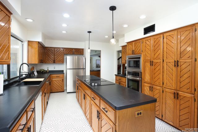 4423 Black Walnut Woods, San Antonio, TX 78249