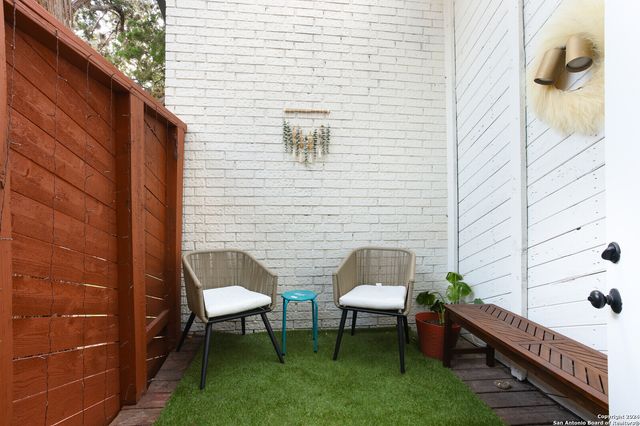 4423 Black Walnut Woods, San Antonio, TX 78249