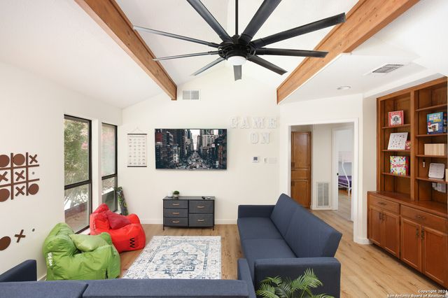 4423 Black Walnut Woods, San Antonio, TX 78249