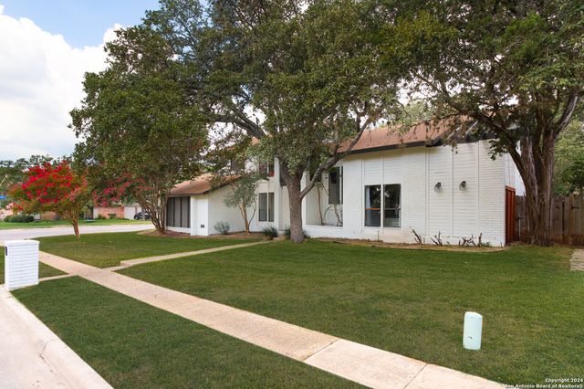 4423 Black Walnut Woods, San Antonio, TX 78249
