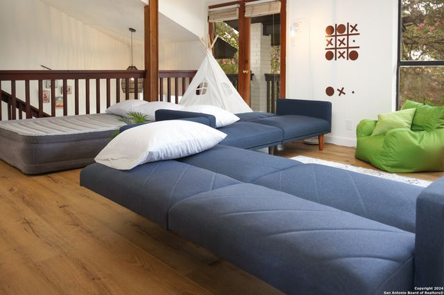 4423 Black Walnut Woods, San Antonio, TX 78249