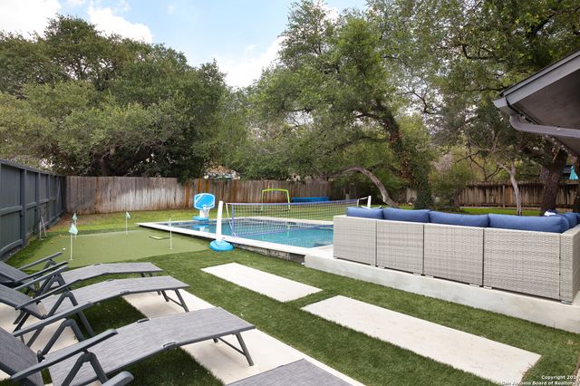 4423 Black Walnut Woods, San Antonio, TX 78249