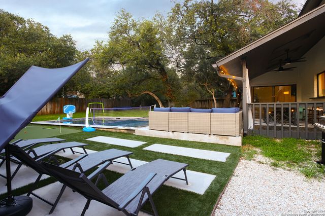 4423 Black Walnut Woods, San Antonio, TX 78249