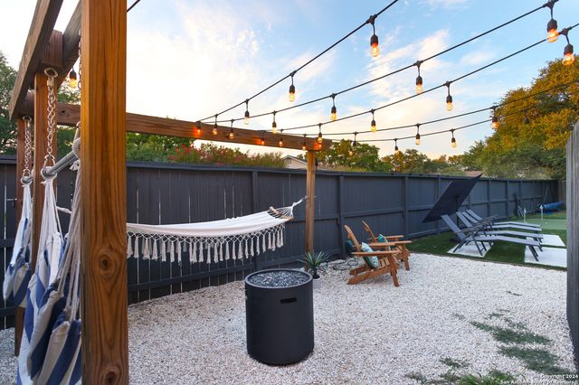 4423 Black Walnut Woods, San Antonio, TX 78249