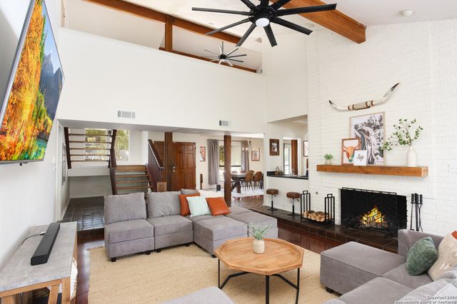 4423 Black Walnut Woods, San Antonio, TX 78249