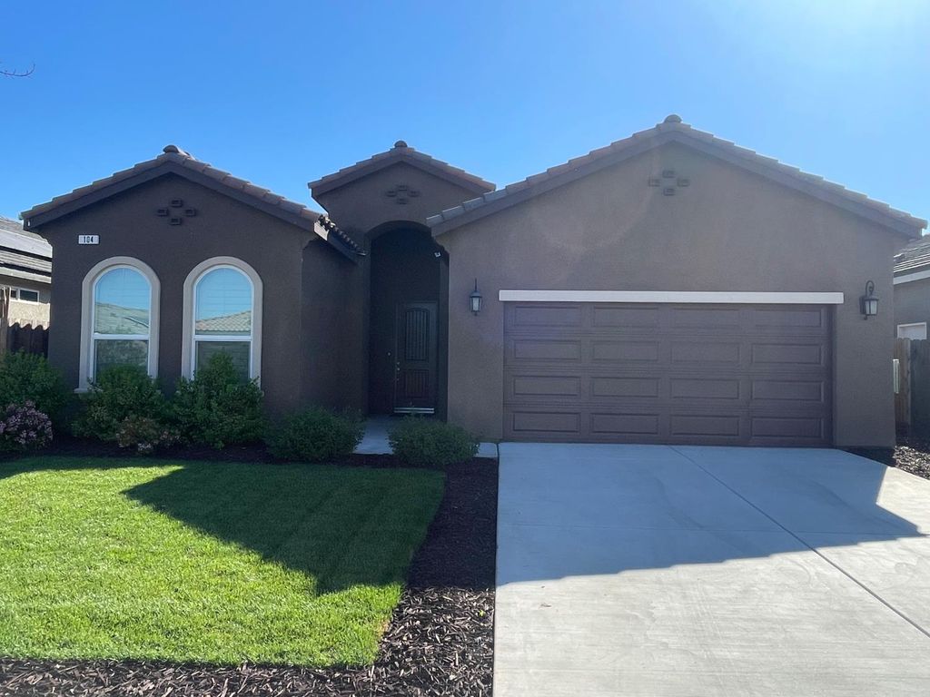Image 1 of property listing at 104 N Koleen Ave, Kerman, CA 93630