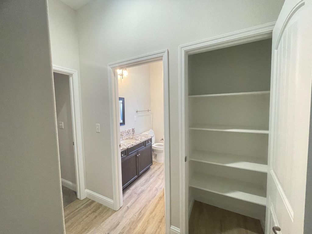 Image 10 of property listing at 104 N Koleen Ave, Kerman, CA 93630