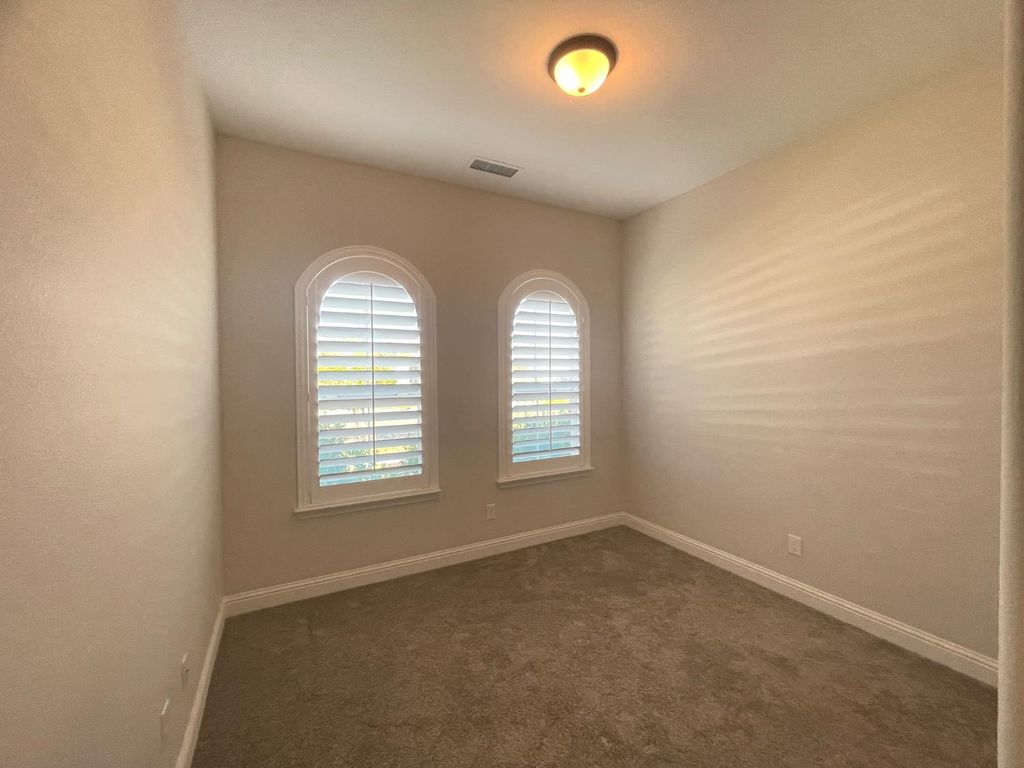 Image 12 of property listing at 104 N Koleen Ave, Kerman, CA 93630