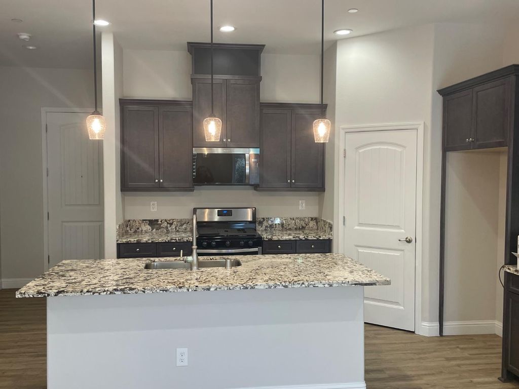 Image 2 of property listing at 104 N Koleen Ave, Kerman, CA 93630