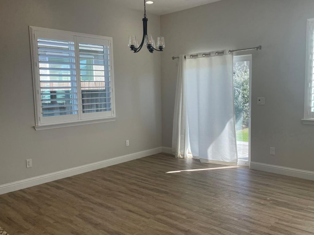 Image 3 of property listing at 104 N Koleen Ave, Kerman, CA 93630