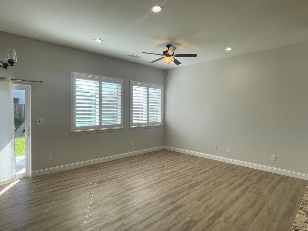 Image 4 of property listing at 104 N Koleen Ave, Kerman, CA 93630