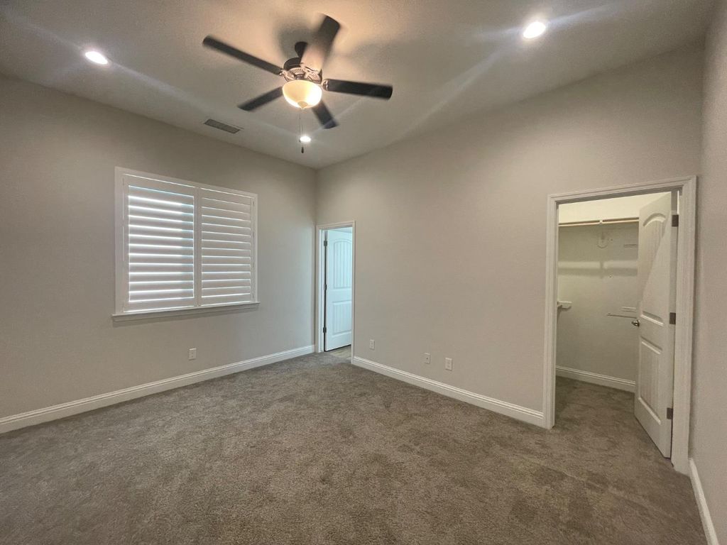 Image 6 of property listing at 104 N Koleen Ave, Kerman, CA 93630