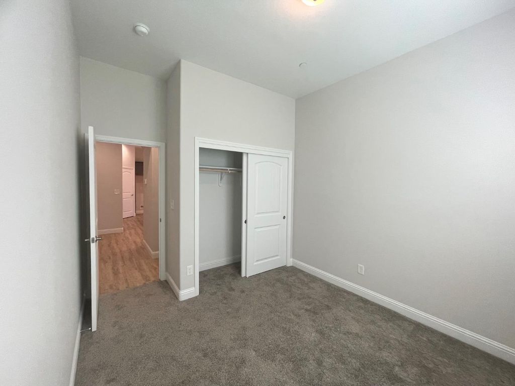 Image 9 of property listing at 104 N Koleen Ave, Kerman, CA 93630