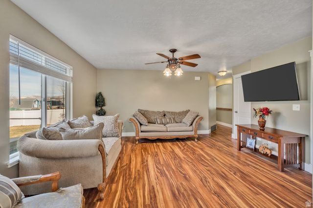 332 W HILLSIDE DR, Saratoga Springs, UT 84045